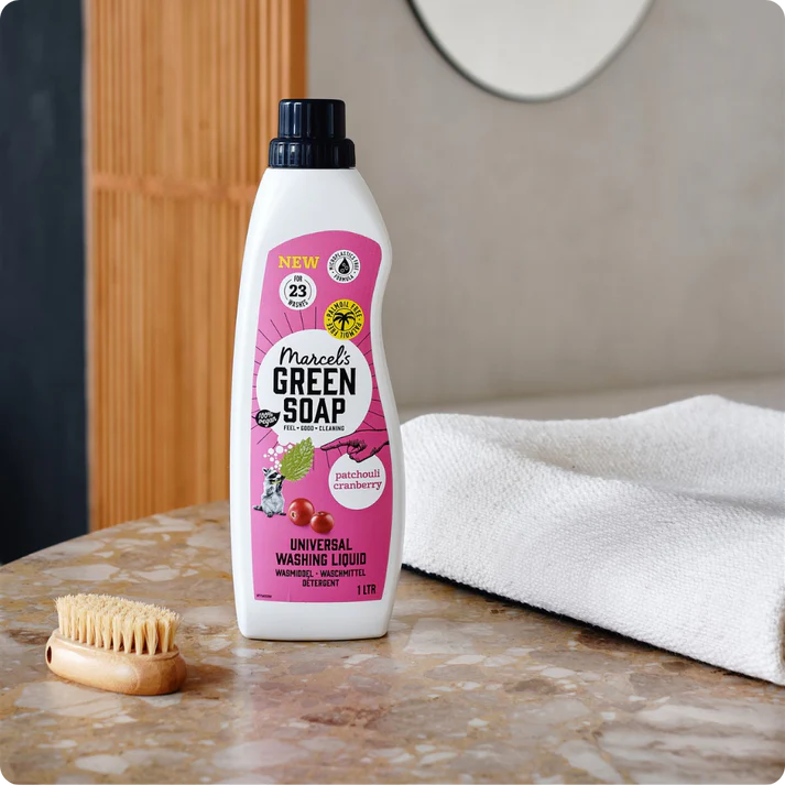 Universalus skalbiklis pačiulių ir spanguolių kvapo MARCEL'S GREEN SOAP